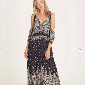 Billabong long maxi, dress, cold shoulder, Black & white‎ paisley Size XS